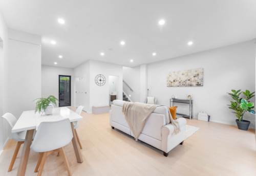 Henderson, Spacious 3-Bedroom Duplex with Parking, Property ID: 915007 | Barfoot & Thompson