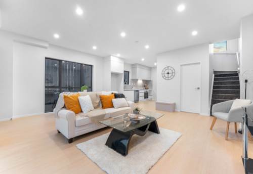 Henderson, Spacious 3-Bedroom Duplex with Parking, Property ID: 915007 | Barfoot & Thompson