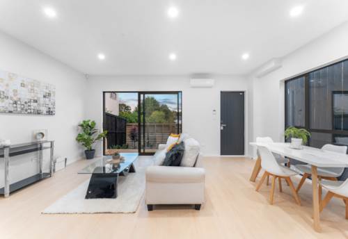 Henderson, Spacious 3-Bedroom Duplex with Parking, Property ID: 915007 | Barfoot & Thompson