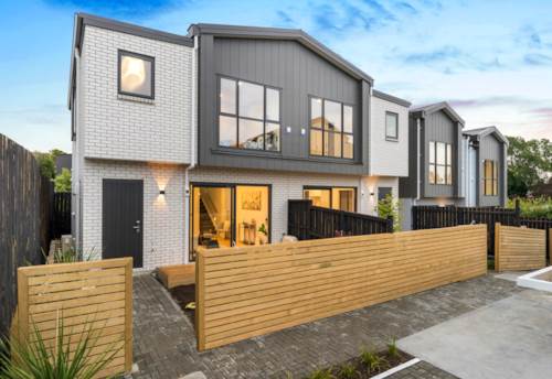 Henderson, Spacious 3-Bedroom Duplex with Parking, Property ID: 915007 | Barfoot & Thompson