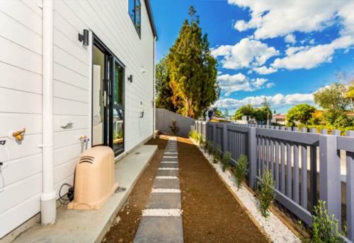 Henderson, Rare Layout – 3 Beds, 3 Baths + Flexi Room, Property ID: 914934 | Barfoot & Thompson