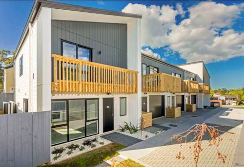 Henderson, Rare Layout – 3 Beds, 3 Baths + Flexi Room, Property ID: 914938 | Barfoot & Thompson