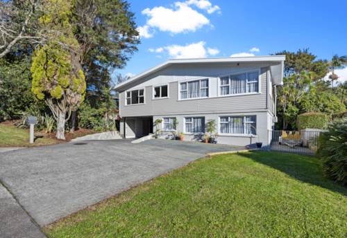 Henderson, ABSOLUTELY STUNNING - A HOME FOR ALL THE FAMILY!!, Property ID: 915145 | Barfoot & Thompson