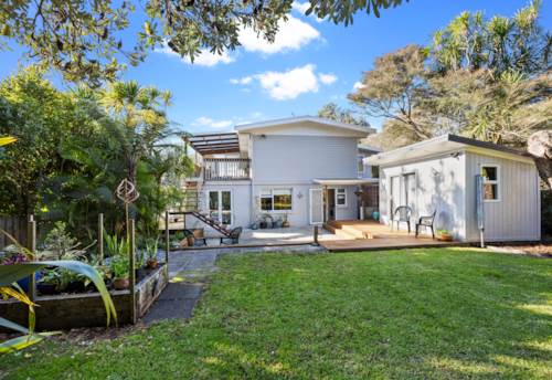 Henderson, ABSOLUTELY STUNNING - A HOME FOR ALL THE FAMILY!!, Property ID: 915145 | Barfoot & Thompson