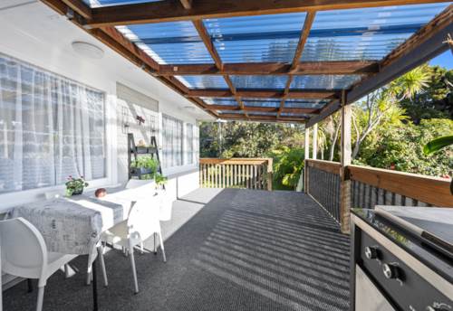 Henderson, ABSOLUTELY STUNNING - A HOME FOR ALL THE FAMILY!!, Property ID: 915145 | Barfoot & Thompson