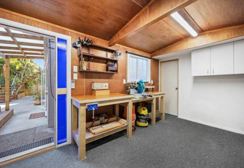 Henderson, ABSOLUTELY STUNNING - A HOME FOR ALL THE FAMILY!!, Property ID: 915145 | Barfoot & Thompson