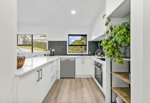 Ellerslie, Freshly Renovated in Ellerslie – Move-In Ready!, Property ID: 915996 | Barfoot & Thompson