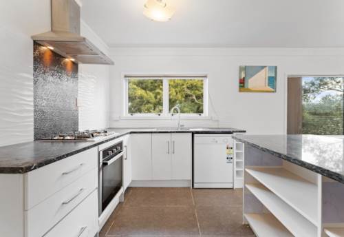 Henderson, Overseas Vendor Committed to Sell, Property ID: 916530 | Barfoot & Thompson