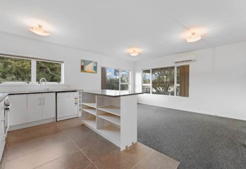 Henderson, Overseas Vendor Committed to Sell, Property ID: 916530 | Barfoot & Thompson