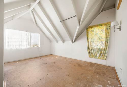 Massey, URGENT SALE – 5-Bedroom Opportunity, Property ID: 916474 | Barfoot & Thompson