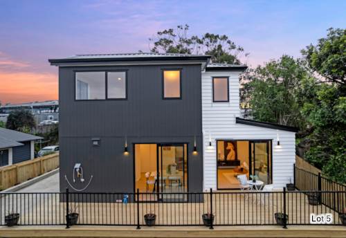 Mt Wellington, Brand New Freehold Duplex Semi-detached Townhouse, Property ID: 917623 | Barfoot & Thompson