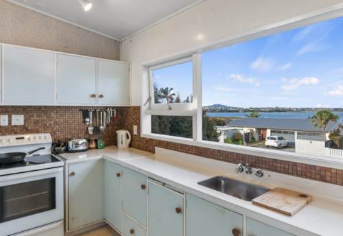 Northcote, Pre-Auction Now Selling 10.00am Thursday 21 August, Property ID: 917677 | Barfoot & Thompson