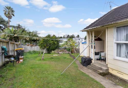 Te Atatu South, Freehold Property, Huge Potential–Prime Location!, Property ID: 917761 | Barfoot & Thompson