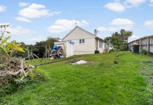 Te Atatu South, Freehold Property, Huge Potential–Prime Location!, Property ID: 917761 | Barfoot & Thompson