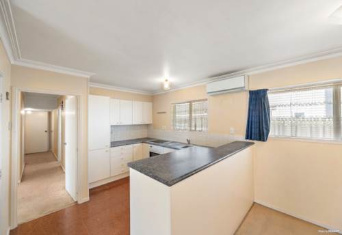 Mt Wellington, Spacious 88m² (MOL) 2-Bedroom Unit , Property ID: 918211 | Barfoot & Thompson