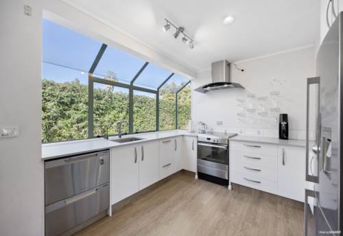 Mt Wellington, Priced for Action, Owner Moving Overseas, Property ID: 917381 | Barfoot & Thompson