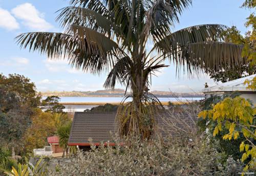 West Harbour, Multi purposes Family home in Schools' Zone, Property ID: 917990 | Barfoot & Thompson