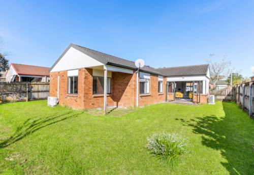 Henderson, BRICK & TILE, FREE STANDING!, Property ID: 918365 | Barfoot & Thompson