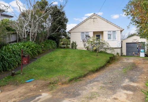 Te Atatu South, Freehold Property, Huge Potential–Prime Location!, Property ID: 917761 | Barfoot & Thompson