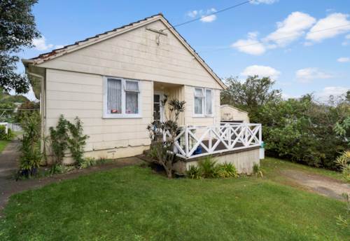 Te Atatu South, Freehold Property, Huge Potential–Prime Location!, Property ID: 917761 | Barfoot & Thompson