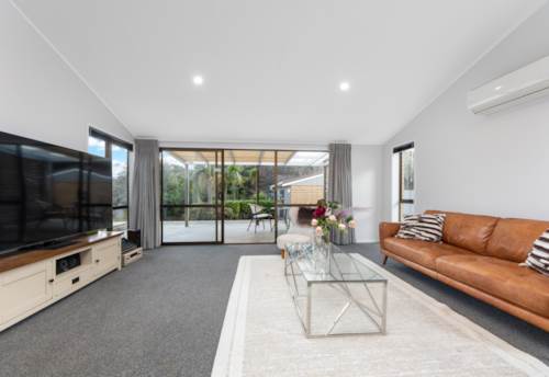 West Harbour, Family Living - Renovated - Exceptional Location, Property ID: 917913 | Barfoot & Thompson