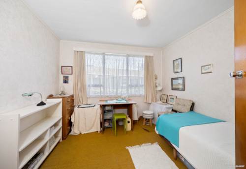 Te Atatu Peninsula, Large 852m² (MOL) Te Atatu Peninsula Landholding, Property ID: 918536 | Barfoot & Thompson