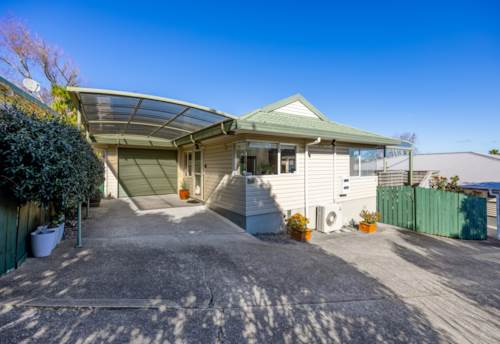 Howick, Howick Village Lifestyle-Spacious Low Maintenance , Property ID: 918855 | Barfoot & Thompson