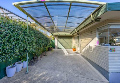 Howick, Howick Village Lifestyle-Spacious Low Maintenance , Property ID: 918855 | Barfoot & Thompson