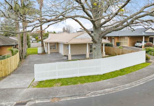 Henderson, Perfectly Priced, Brick and Tile, Property ID: 918851 | Barfoot & Thompson