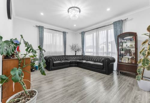 Flat Bush, Dream home awaits!, Property ID: 918459 | Barfoot & Thompson