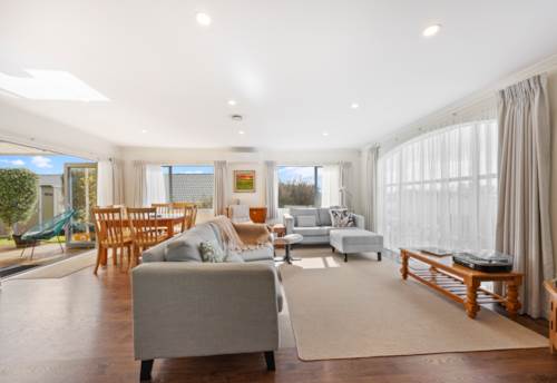 Henderson, COMFORT, CONVENIENCE & STYLE IN ONE PACKAGE, Property ID: 918980 | Barfoot & Thompson