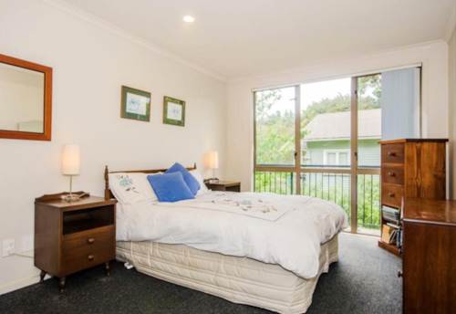 Henderson, Walk to Everything! Vendor Motivated!, Property ID: 918798 | Barfoot & Thompson