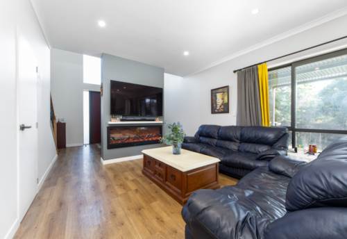 Flat Bush, Rare find in Flat Bush, Property ID: 919634 | Barfoot & Thompson