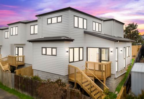 West Harbour, Private & Modern – Freehold with 3 Master Bedrooms, Property ID: 920275 | Barfoot & Thompson