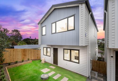 West Harbour, Private & Modern – Freehold with 3 Master Bedrooms, Property ID: 920275 | Barfoot & Thompson