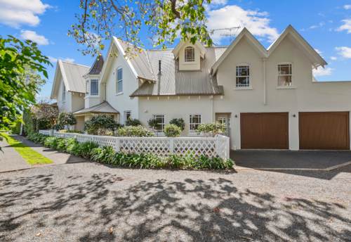 Devonport, Large and Majestic in Cheltenham with Beach Access, Property ID: 920192 | Barfoot & Thompson