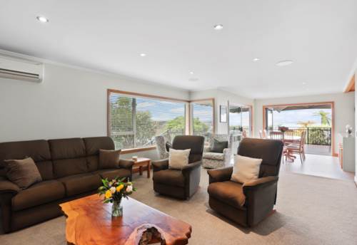 West Harbour, Simply The Best!, Property ID: 921121 | Barfoot & Thompson
