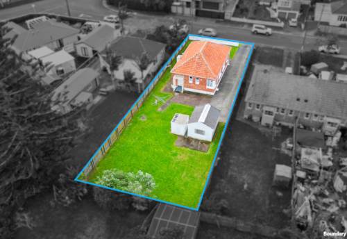 Mt Roskill, Brick Home in MAGS Zone – First Time in 40 Years, Property ID: 920437 | Barfoot & Thompson