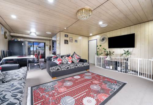 Papakura, Entry-Level Excellence: Modern Living in Papakura, Property ID: 920814 | Barfoot & Thompson