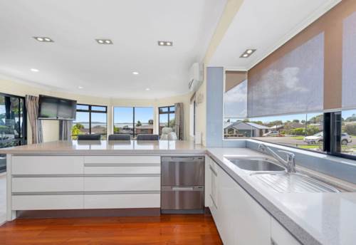 Maraetai, 4 BEDROOM - 2 BATHROOM - SINGLE LEVEL - GARAGE, Property ID: 11021513 | Barfoot & Thompson