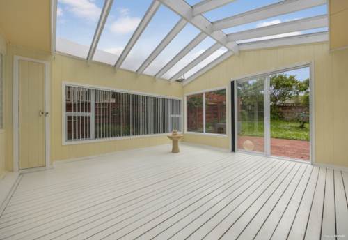 Mt Roskill, Solid Brick Family Home - 739 m²(MOL) Freehold, Property ID: 922009 | Barfoot & Thompson