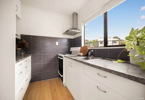 West Harbour, Solid, Spacious & Full of Heart!, Property ID: 923005 | Barfoot & Thompson