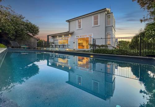 Devonport, Grand Coastal Villa – Modern Comfort, Property ID: 923547 | Barfoot & Thompson