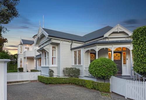 Devonport, Grand Coastal Villa – Modern Comfort, Property ID: 923547 | Barfoot & Thompson