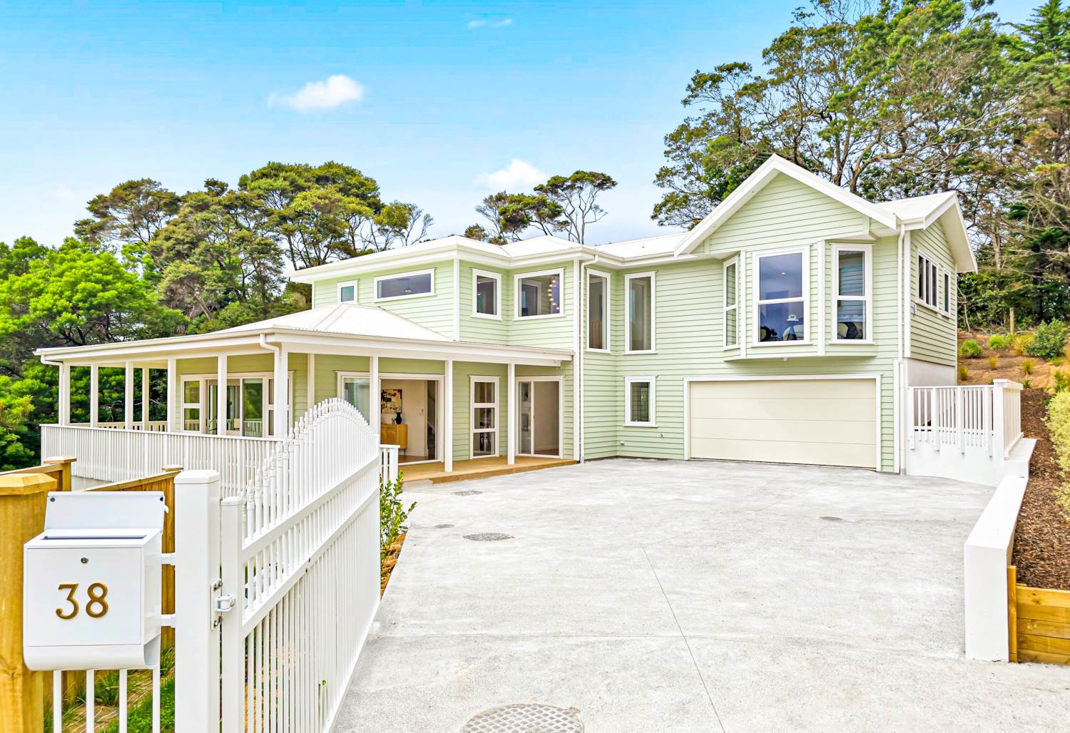 Red Beach, MUST SELL—Elegant Villa-Style Living in Red Beach, Property ID: 923784 | Barfoot & Thompson