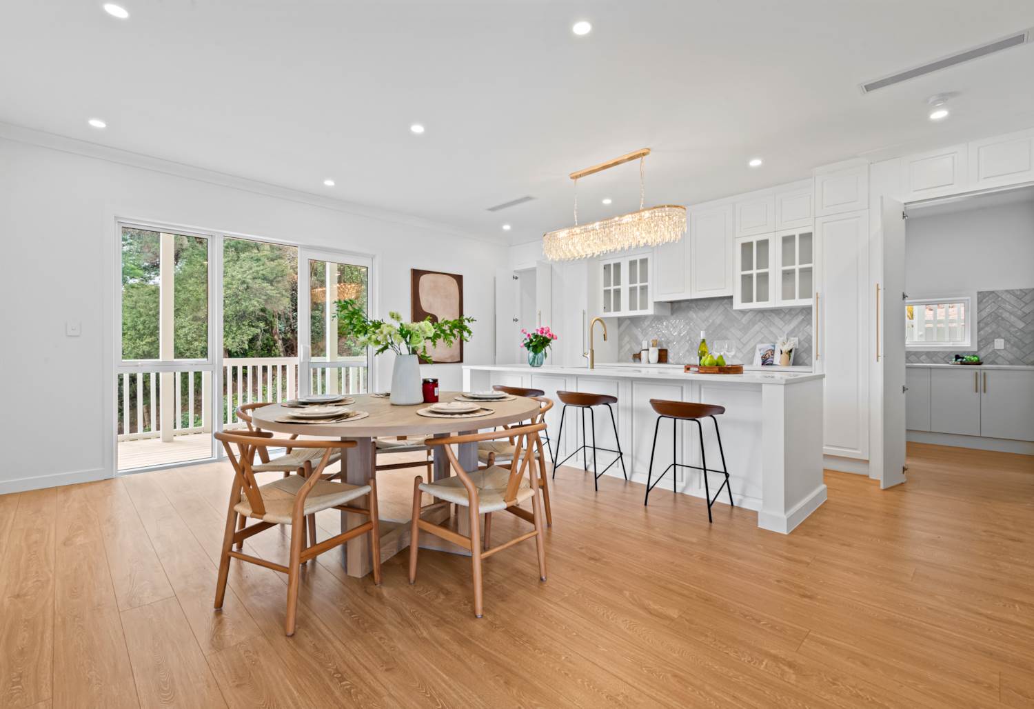 Red Beach, MUST SELL—Elegant Villa-Style Living in Red Beach, Property ID: 923784 | Barfoot & Thompson