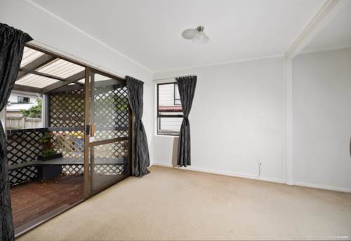 Massey, Honest Opportunity – Tidy Home on a Generous Site, Property ID: 923981 | Barfoot & Thompson