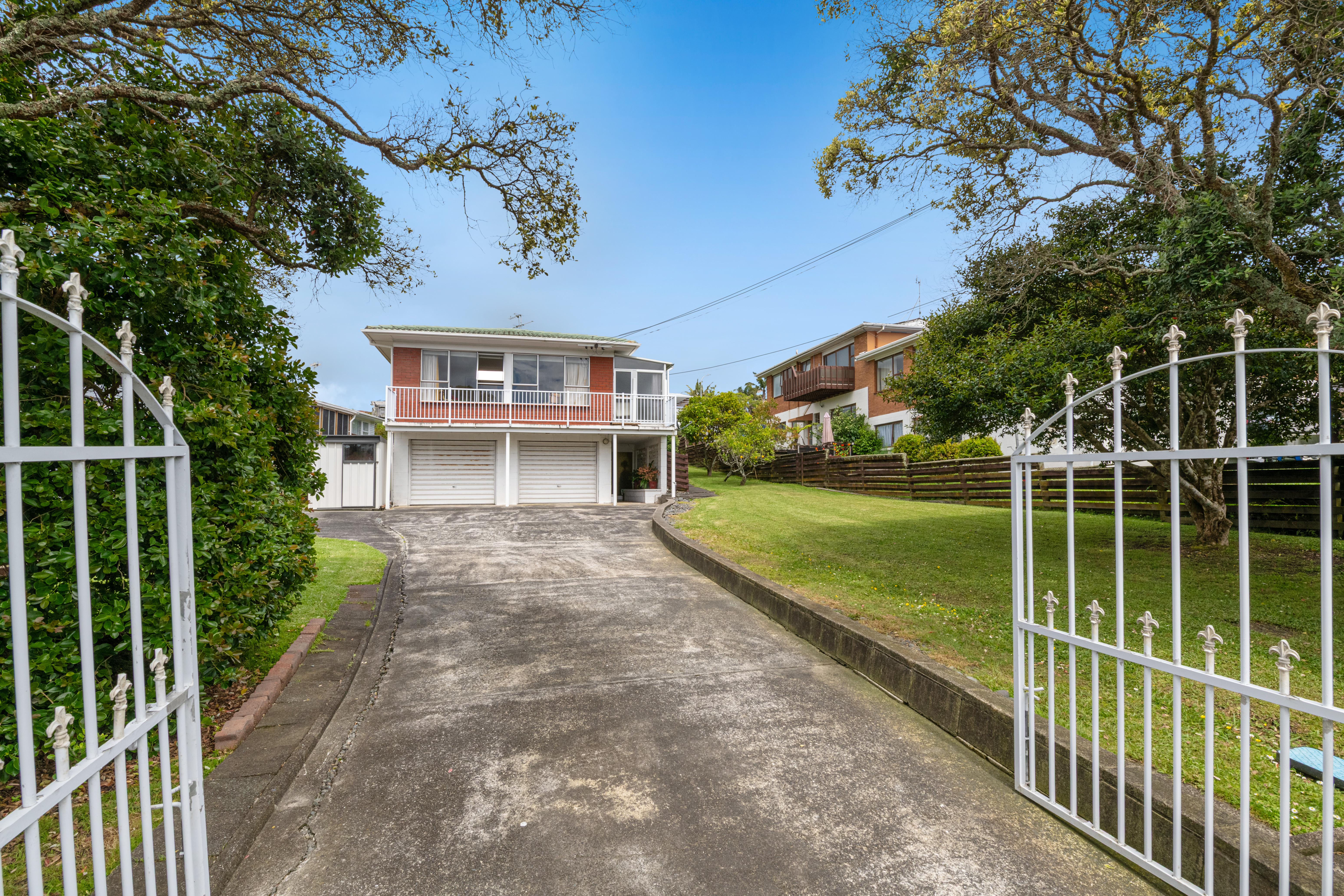 Red Beach, SOLID BONES BIG POTENTIAL!!, Property ID: 924070 | Barfoot & Thompson