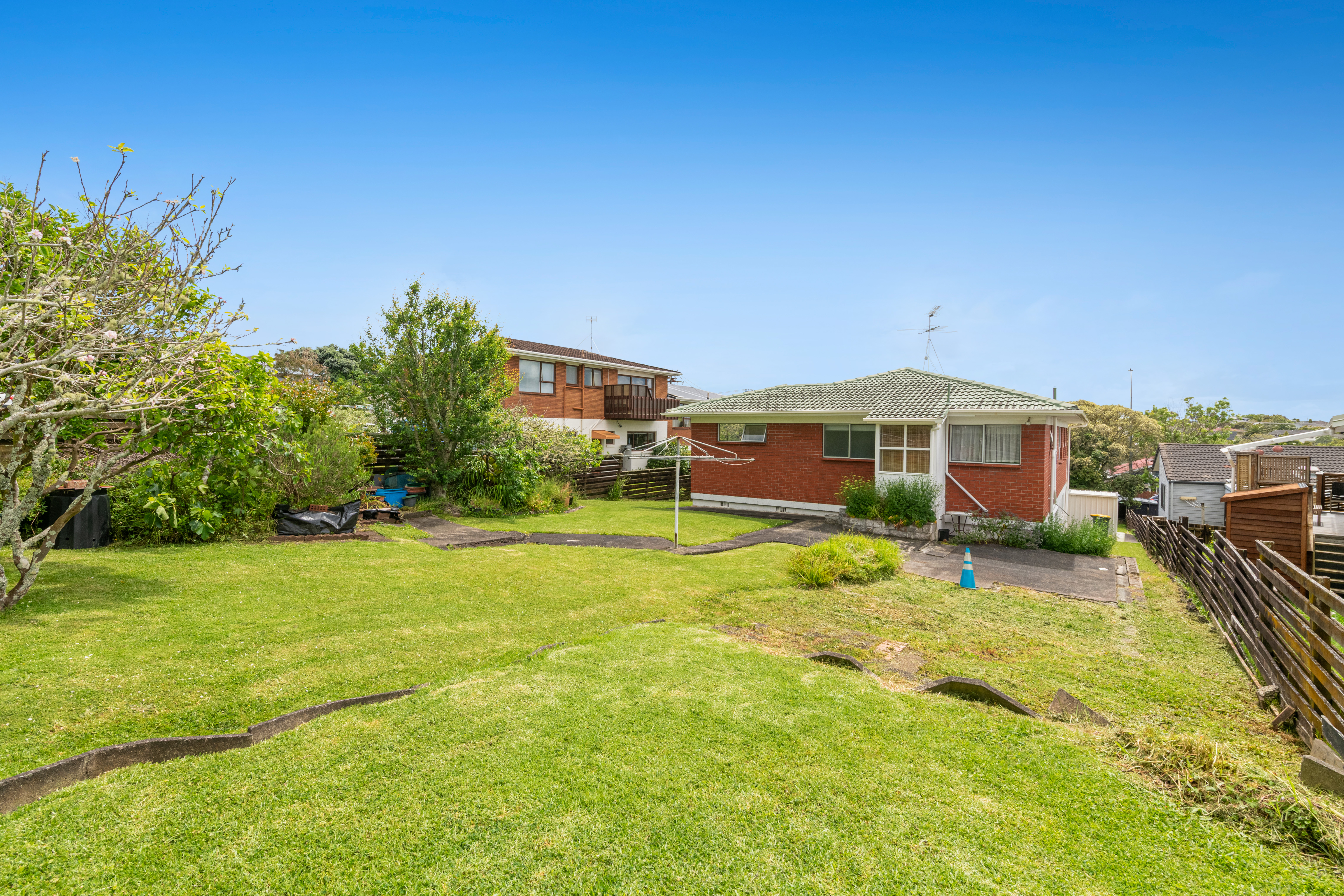 Red Beach, SOLID BONES BIG POTENTIAL!!, Property ID: 924070 | Barfoot & Thompson