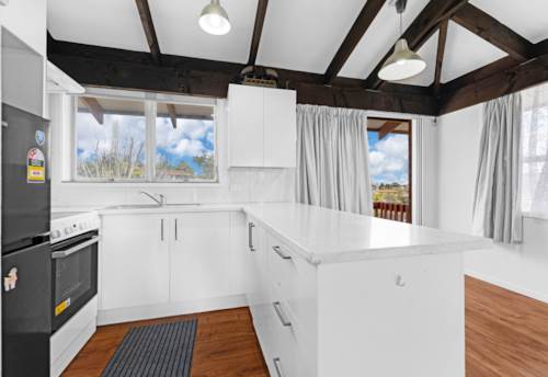 Mt Roskill, Overseas Vendor Motivated to Sell!, Property ID: 924231 | Barfoot & Thompson